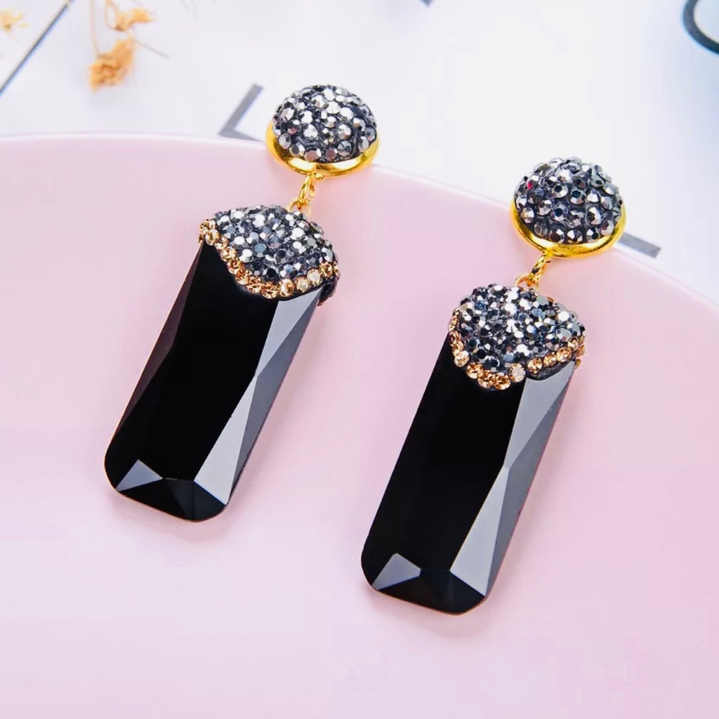 Black Crystal Dangle Earrings By Grathia Cero 45$